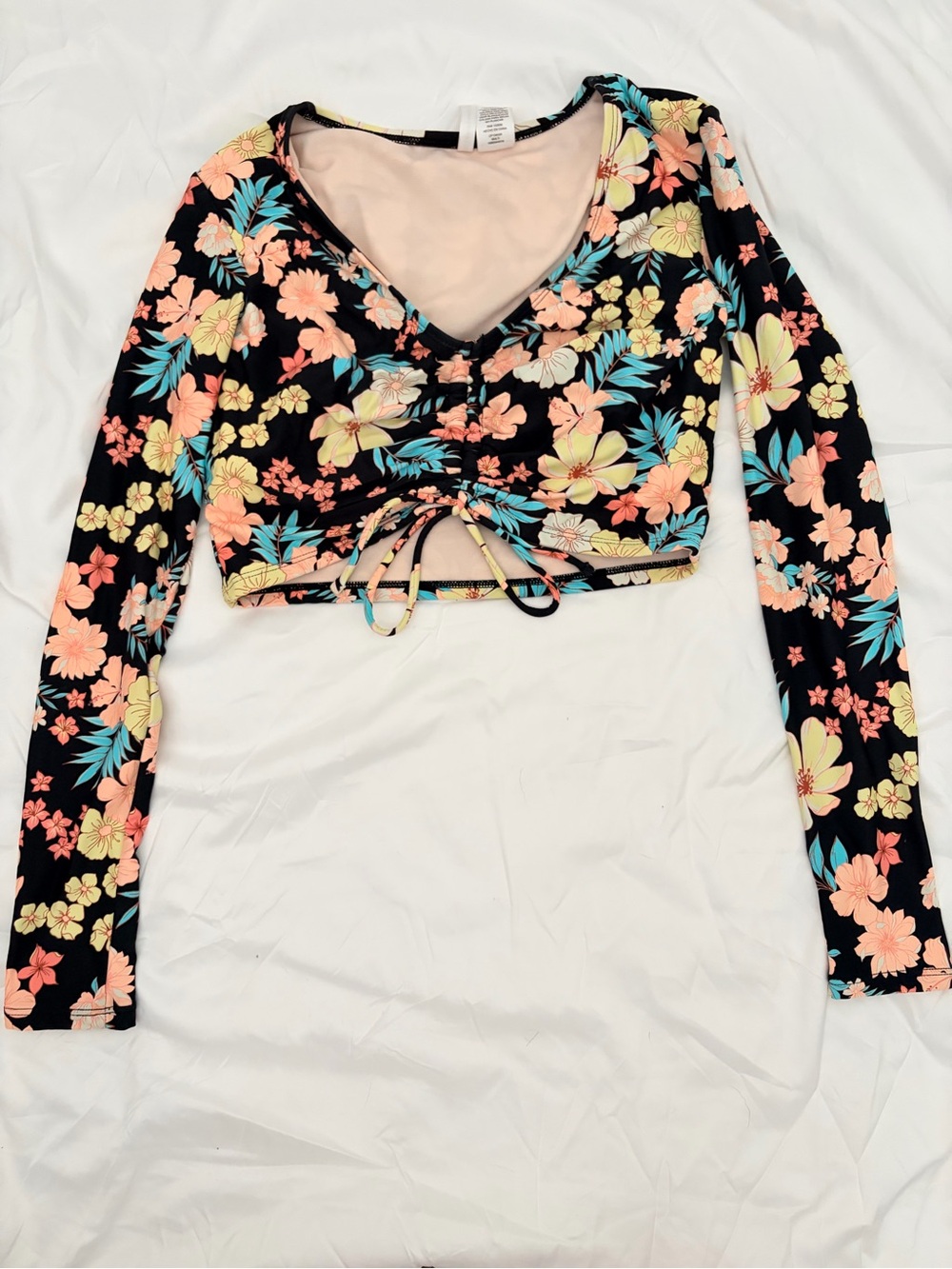 Celebrity Pink Black Floral Ruched Long-Sleeve Crop Top